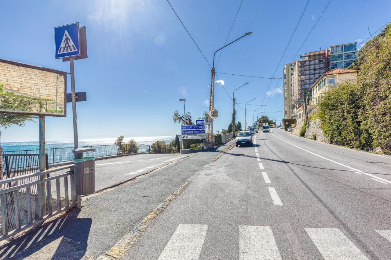 Casaviva - Grazioso Bilocale Sul Mare A Ospedaletti Apartman Kültér fotó