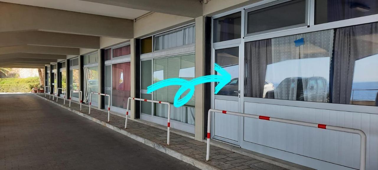 Casaviva - Grazioso Bilocale Sul Mare A Ospedaletti Apartman Kültér fotó